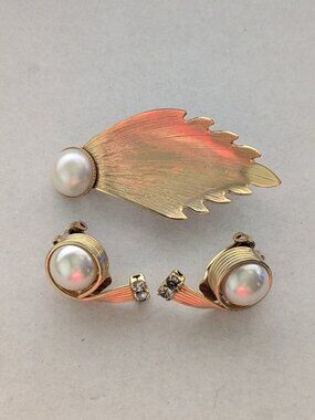 Vintage Gold Tone Faux Pearl Leaf Brooch & Clip On Earring Set